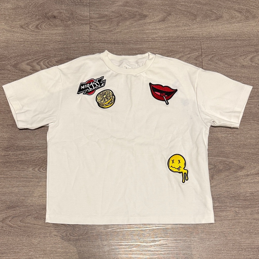 Izzue Women’s White Graphic T-shirt